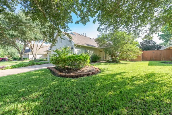 Property Slideshow image 2 of 23 | 5335 greenbrae ln, Katy, TX, 77494