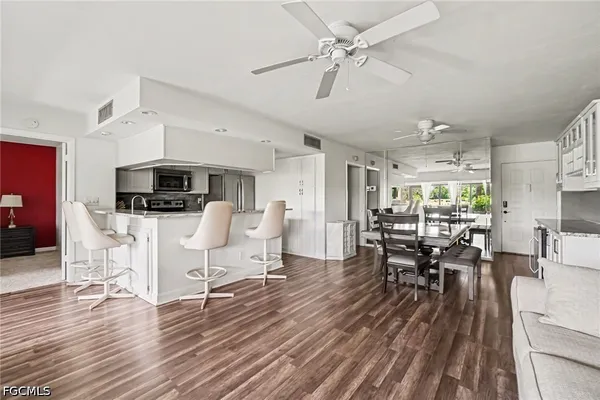 Property Slideshow image 3 of 26 | 5625 trailwinds dr 412, Fort Myers, FL, 33907
