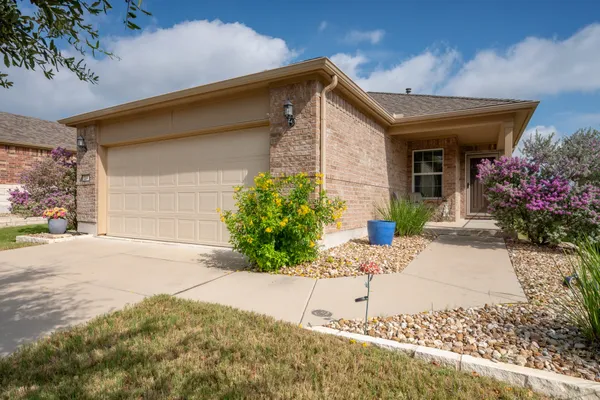 Property Slideshow image 3 of 26 | 214 hobby st, Georgetown, TX, 78633