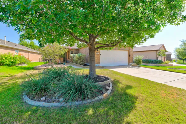 Property Slideshow image 2 of 39 | 600 salado creek ln, Georgetown, TX, 78633
