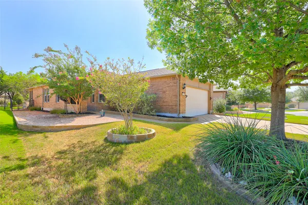 Property Slideshow image 3 of 39 | 600 salado creek ln, Georgetown, TX, 78633