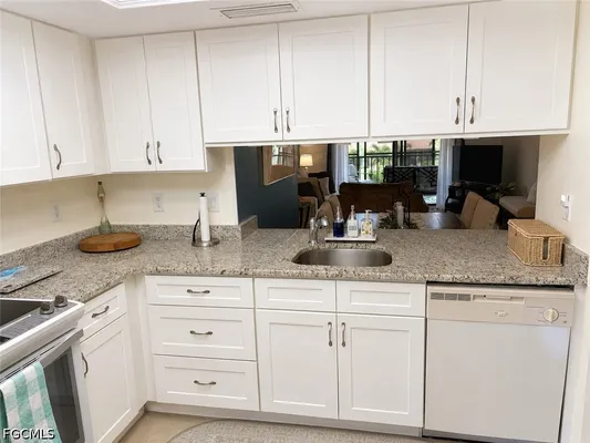 Property Slideshow image 3 of 24 | 11300 caravel cir 203, Fort Myers, FL, 33908