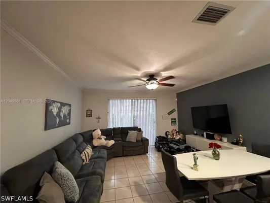 Property Slideshow image 2 of 13 | 7820 catalina cir, Tamarac, FL, 33321