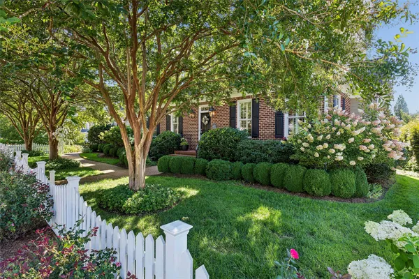 Property Slideshow image 2 of 61 | 200 portstewart, Williamsburg, VA, 23188
