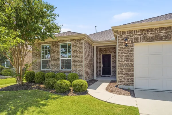 Property Slideshow image 2 of 40 | 1681 port royal ln, Frisco, TX, 75036