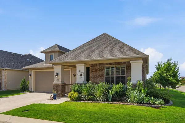 Property Slideshow image 3 of 30 | 12621 gritstone dr, Denton, TX, 76207