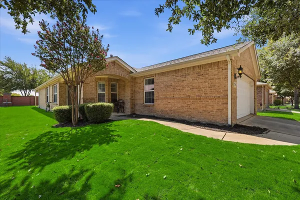 Property Slideshow image 2 of 40 | 7798 oakland hills ln, Frisco, TX, 75036