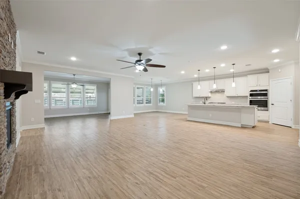 Property Slideshow image 3 of 25 | 700 freedom ln, Little Elm, TX, 76227