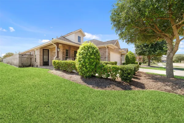 Property Slideshow image 2 of 36 | 5503 keystone bay ct, Fulshear, TX, 77441