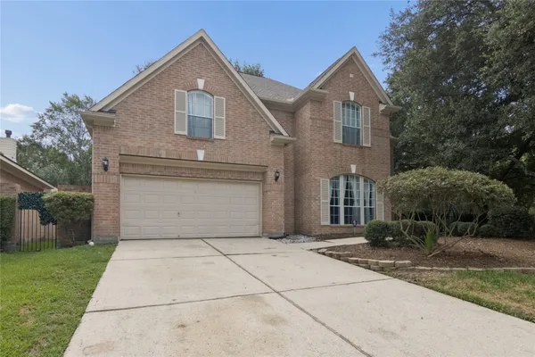 Property Slideshow image 2 of 31 | 2 surrey run pl, The Woodlands, TX, 77384