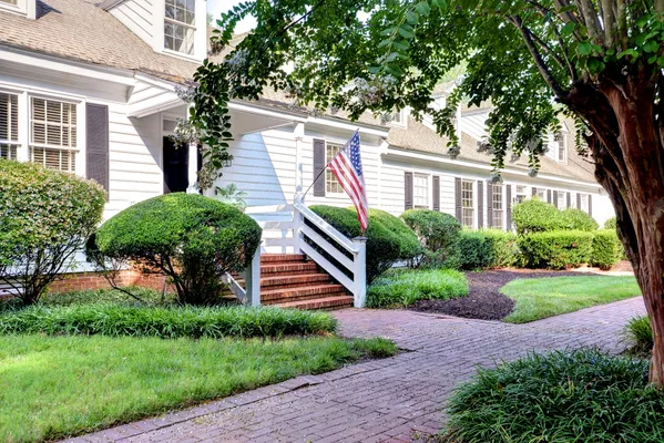 Property Slideshow image 3 of 52 | 103 dogleg dr, Williamsburg, VA, 23188