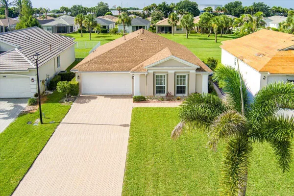 Property Slideshow image 2 of 36 | 401 sw lake forest way, ,, FL, 34986