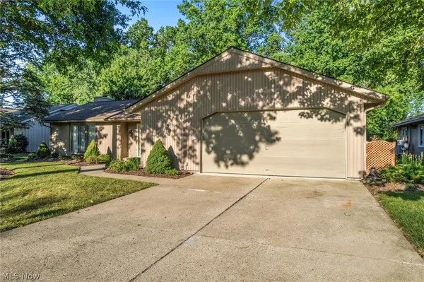 Property Slideshow image 3 of 44 | 9249 barton dr, Strongsville, OH, 44149