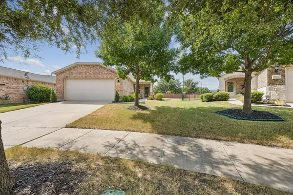 Property Slideshow image 2 of 39 | 2680 honeybee ln, Frisco, TX, 75036