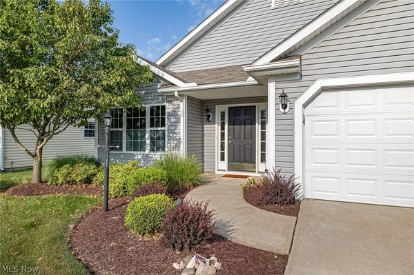 Property Slideshow image 2 of 28 | 213 westminster way, Elyria, OH, 44035