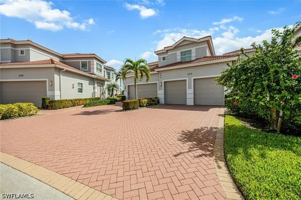 Property Slideshow image 3 of 43 | 604 el camino real 9-101, Naples, FL, 34119