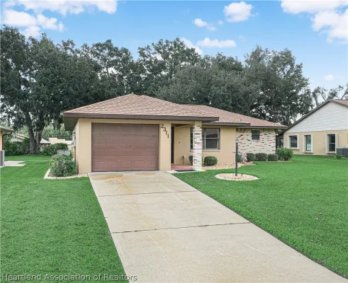 Property Slideshow image 2 of 27 | 2311 hidden creek cir, Sebring, FL, 33870