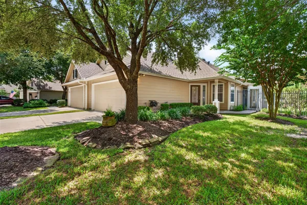 Property Slideshow image 2 of 37 | 175 w kentwick pl, Conroe, TX, 77384