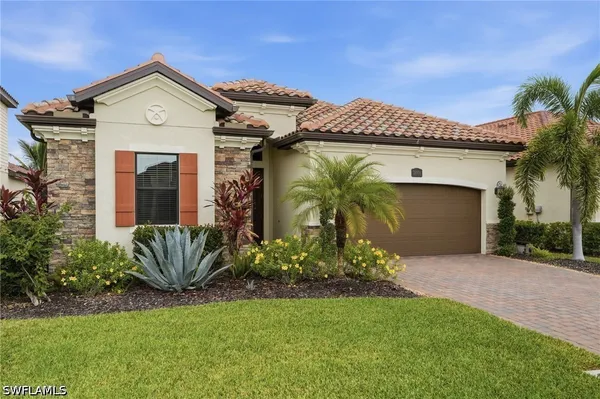 Property Slideshow image 2 of 44 | 28004 foxrock ct, Bonita Springs, FL, 34135
