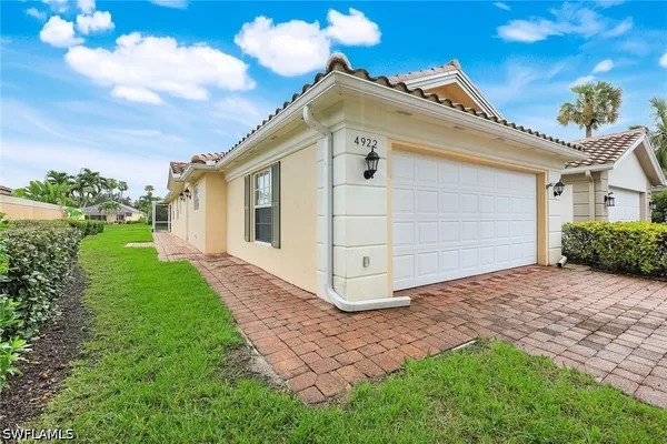 Property Slideshow image 2 of 42 | 4922 kingston way, Naples, FL, 34119