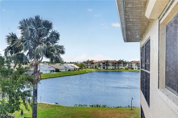 Property Slideshow image 2 of 42 | 11250 caravel cir 302, Fort Myers, FL, 33908