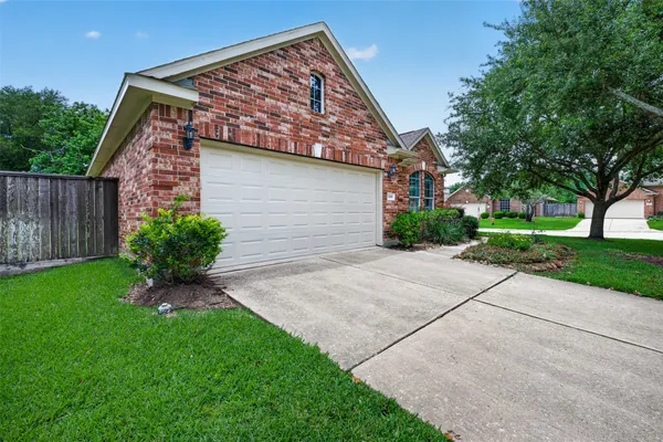 Property Slideshow image 2 of 49 | 1308 modena dr, Pearland, TX, 77581
