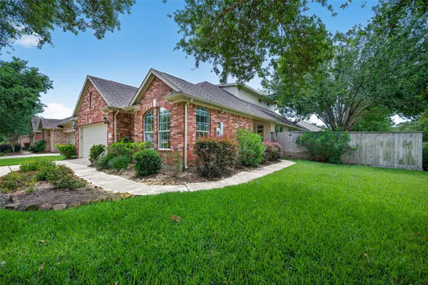 Property Slideshow image 3 of 50 | 1308 modena dr, Pearland, TX, 77581