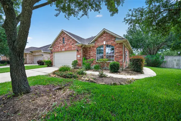 Property Slideshow image 3 of 49 | 1308 modena dr, Pearland, TX, 77581