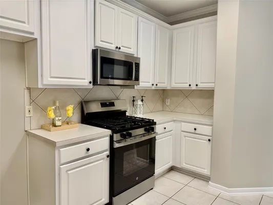 Property Slideshow image 3 of 27 | 90 n country gate cir, Conroe, TX, 77384