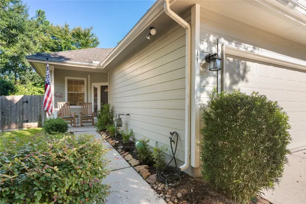 Property Slideshow image 2 of 20 | 11 abercrombie pl, Conroe, TX, 77384