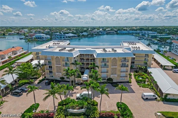 Property Slideshow image 2 of 27 | 3000 gulf shore blvd 101, Naples, FL, 34103