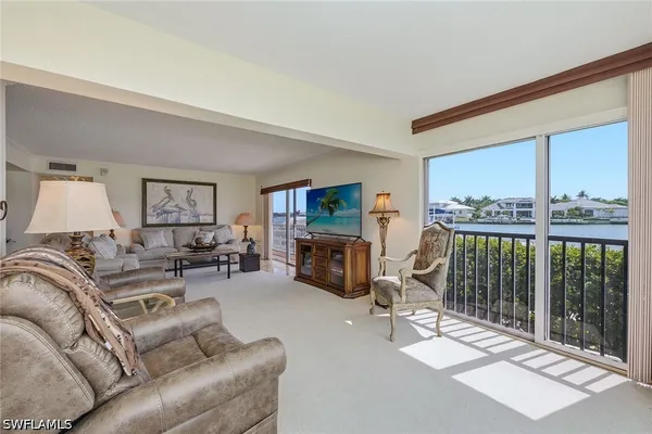 Property Slideshow image 3 of 27 | 3000 gulf shore blvd 101, Naples, FL, 34103