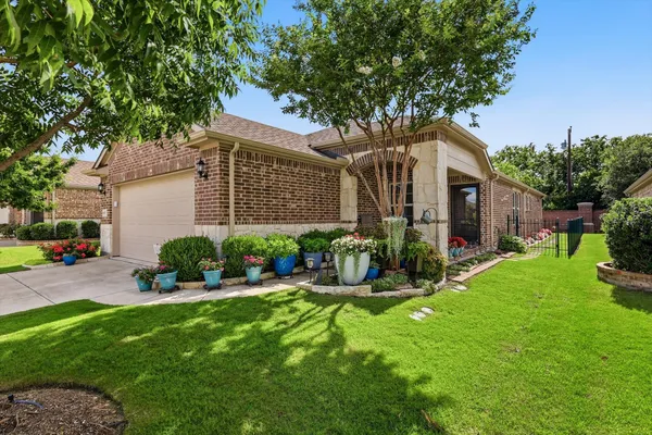 Property Slideshow image 2 of 40 | 8915 twin pines ln, Frisco, TX, 75036