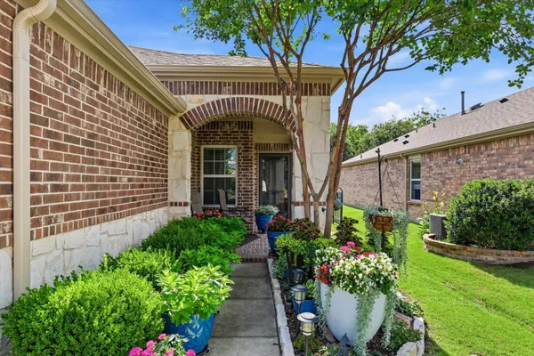 Property Slideshow image 3 of 40 | 8915 twin pines ln, Frisco, TX, 75036