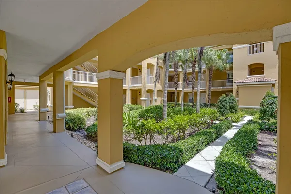 Property Slideshow image 3 of 36 | 5045 fairways cir d306, Vero Beach, FL, 32967