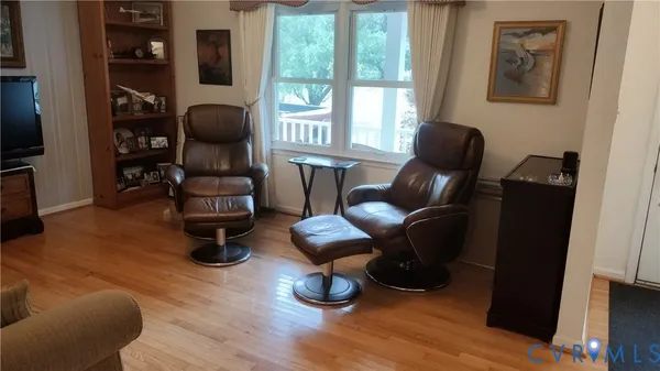 Property Slideshow image 2 of 25 | 142 country club dr, Williamsburg, VA, 23188
