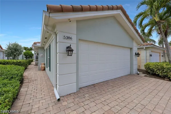 Property Slideshow image 3 of 50 | 5386 guadeloupe way, Naples, FL, 34119
