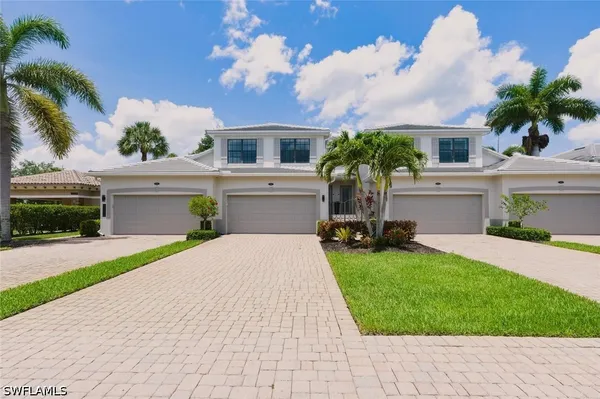 Property Slideshow image 2 of 48 | 10554 smokehouse bay dr 201, Naples, FL, 34120