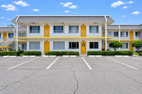 Property Slideshow image 3 of 60 | 3240 lake osborne dr 104, ,, FL, 33461