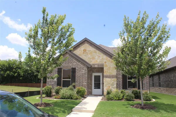 Property Slideshow image 3 of 35 | 217 foreman dr, Midlothian, TX, 76065