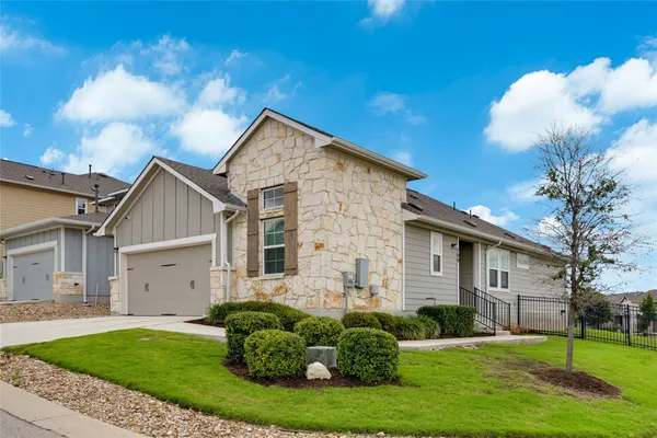 Property Slideshow image 3 of 26 | 700 affazia ln c, Georgetown, TX, 78628