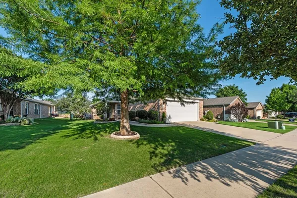 Property Slideshow image 2 of 20 | 7564 wiley ln, Frisco, TX, 75036
