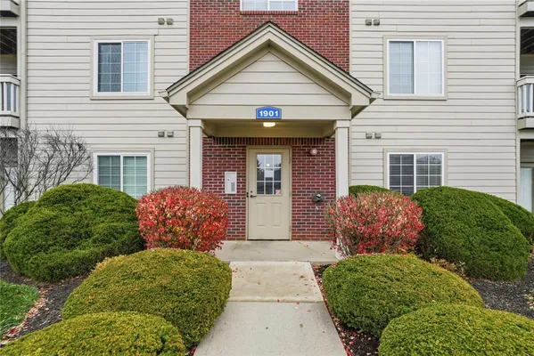 Property Slideshow image 2 of 22 | 1901 waterstone blvd 208, Miamisburg, OH, 45342