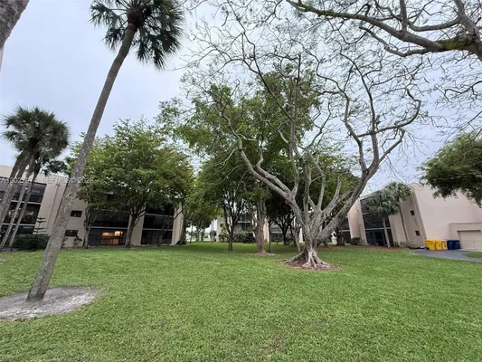Property Slideshow image 3 of 23 | 5220 las verdes cir 114, Delray Beach, FL, 33484