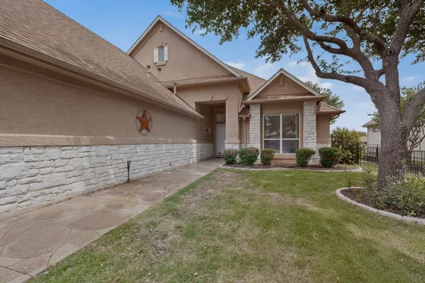 Property Slideshow image 3 of 40 | 9313 grandview dr, Denton, TX, 76207