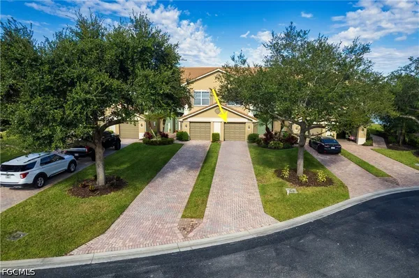 Property Slideshow image 2 of 37 | 3111 cottonwood bnd 1704, Fort Myers, FL, 33905