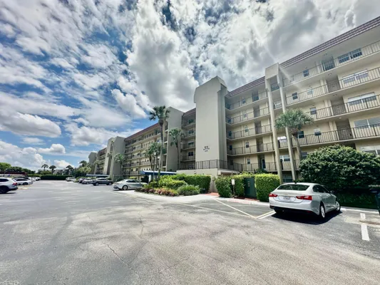 Property Slideshow image 2 of 43 | 3661 via poinciana 615, ,, FL, 33467