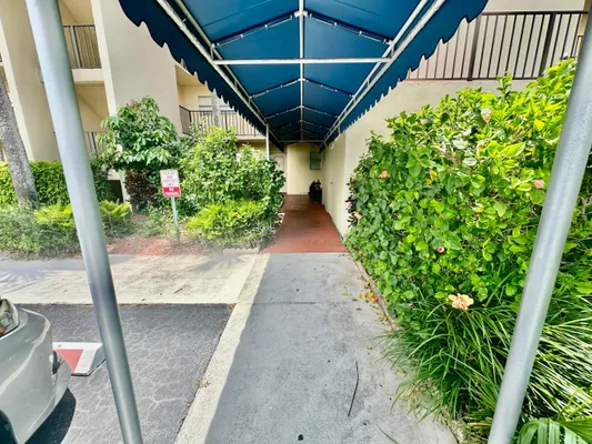 Property Slideshow image 3 of 43 | 3661 via poinciana 615, ,, FL, 33467