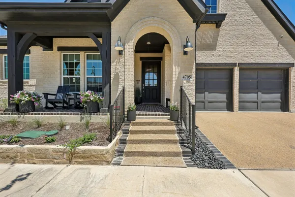 Property Slideshow image 3 of 40 | 4705 cherry bark trl, Arlington, TX, 76005