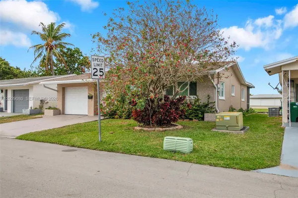 Property Slideshow image 2 of 38 | 4905 nw 47th ave, Tamarac, FL, 33319